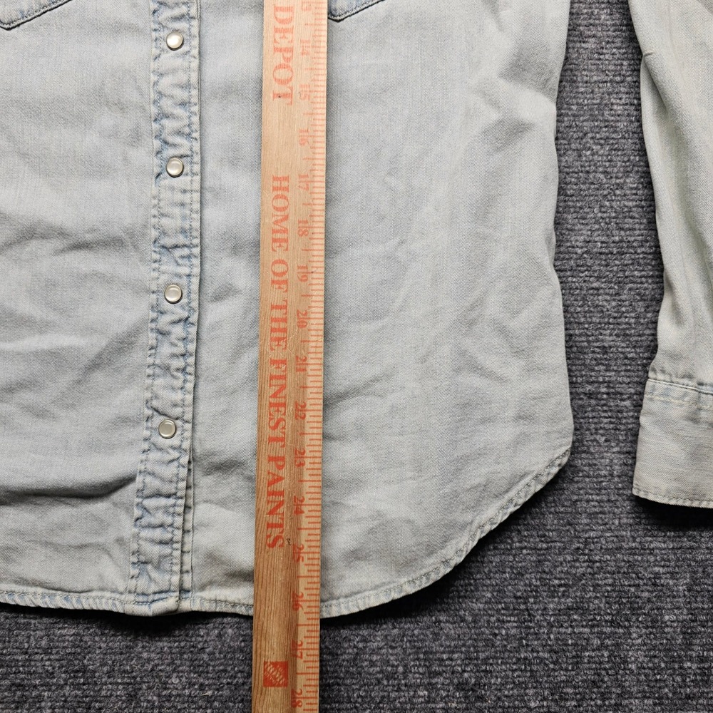 Levi Strauss Co Womens Denim Western Shirt Light Wash Studded Star Classic Fit M - Picture 4 of 11